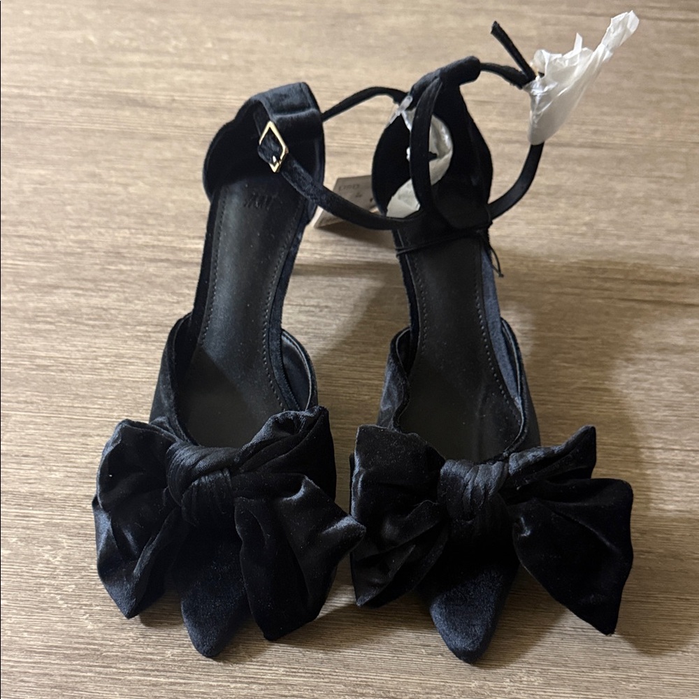 H&M Black Velvet Bow Heels